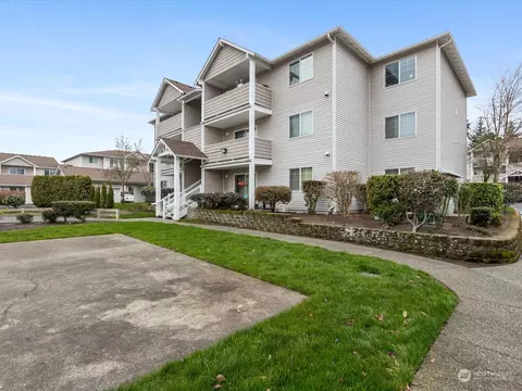1001 W Casino Rd #E104, Everett, WA 98204