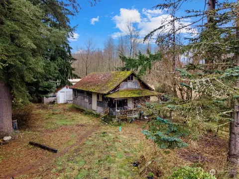 8357 Robinson Rd, Sedro Woolley, WA 98284