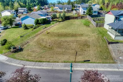 920 Erin Ln W, Eatonville, WA 98328