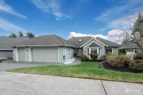 25311 Lake Wilderness Country Club Dr SE, Maple Valley, WA 98038