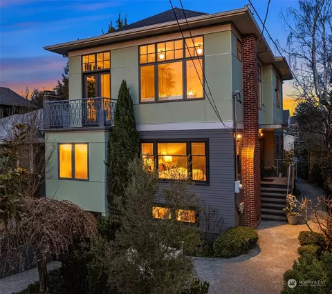 2568 9th Ave W, Seattle, WA 98119