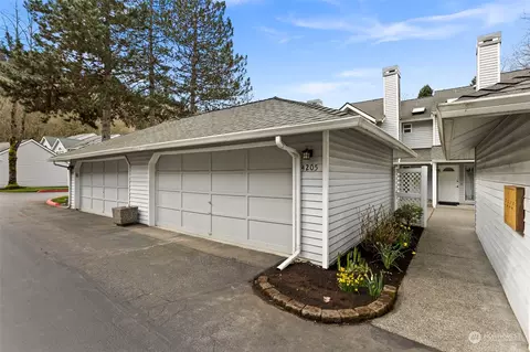 4205 144th Ln SE, Bellevue, WA 98006