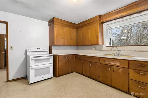 Kitchen - 11013 1st Ave SE, Everett, WA 98208 photo 2 of 4