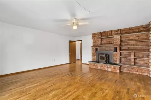 Living - 11013 1st Ave SE, Everett, WA 98208 photo 2 of 3