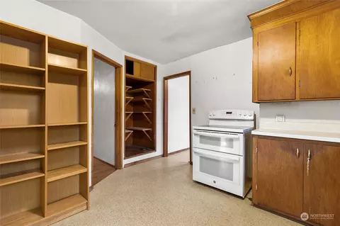 Kitchen - 11013 1st Ave SE, Everett, WA 98208 photo 4 of 4