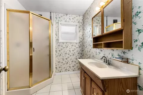 Bath - 11013 1st Ave SE, Everett, WA 98208 photo 2 of 2