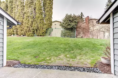 Exterior - 21519 4th Ave W #B24, Bothell, WA 98021 photo 3 of 6