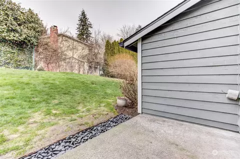 Exterior - 21519 4th Ave W #B24, Bothell, WA 98021 photo 4 of 6