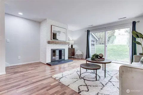 Living - 21519 4th Ave W #B24, Bothell, WA 98021 photo 3 of 4