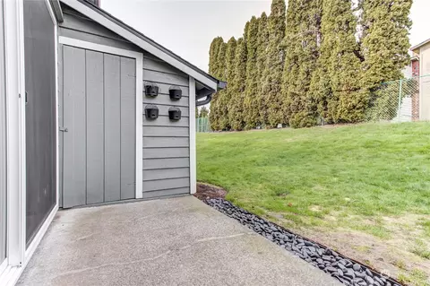 Exterior - 21519 4th Ave W #B24, Bothell, WA 98021 photo 5 of 6