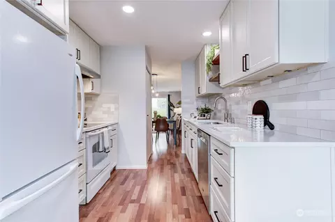 Kitchen - 21519 4th Ave W #B24, Bothell, WA 98021 photo 2 of 4