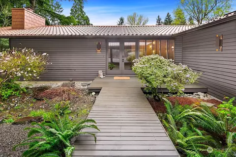 1524 Hillside Dr SE, Issaquah, WA 98027