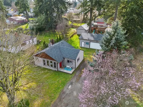 18311 10th Ave NE, Shoreline, WA 98155