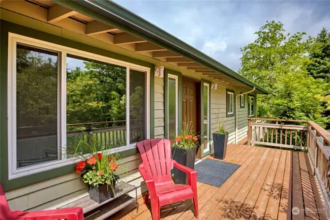 16290 Reitan Rd NE, Bainbridge Island, WA 98110