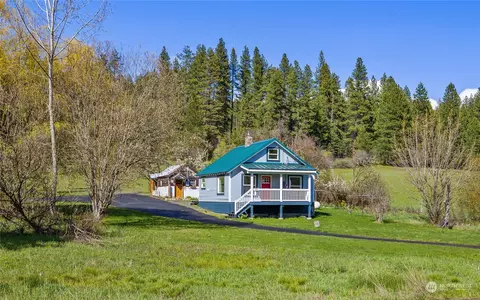 6411 State Route 903, Roslyn, WA 98941