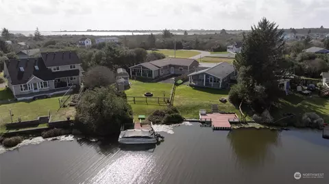 124 Marine View Dr SE, Ocean Shores, WA 98569