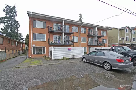 12011 32nd Ave NE, Seattle, WA 98125