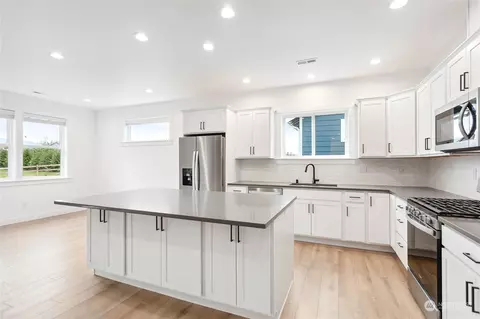 Kitchen - 1110 Night Hawk Way, Everson, WA 98247 photo 3 of 6