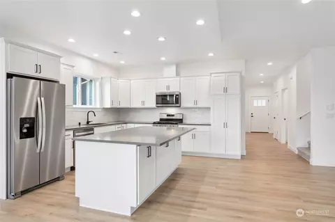 Kitchen - 1110 Night Hawk Way, Everson, WA 98247 photo 5 of 6