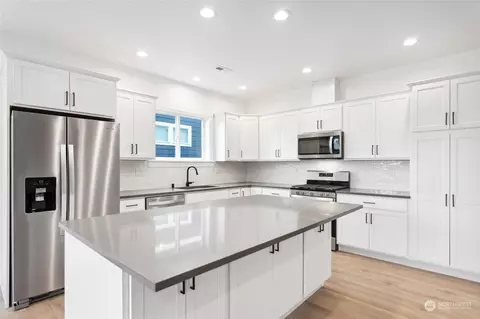 Kitchen - 1110 Night Hawk Way, Everson, WA 98247 photo 4 of 6