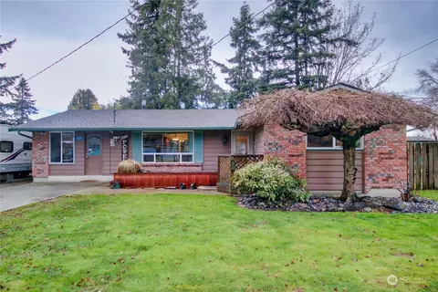 505 N Oak St, Burlington, WA 98233
