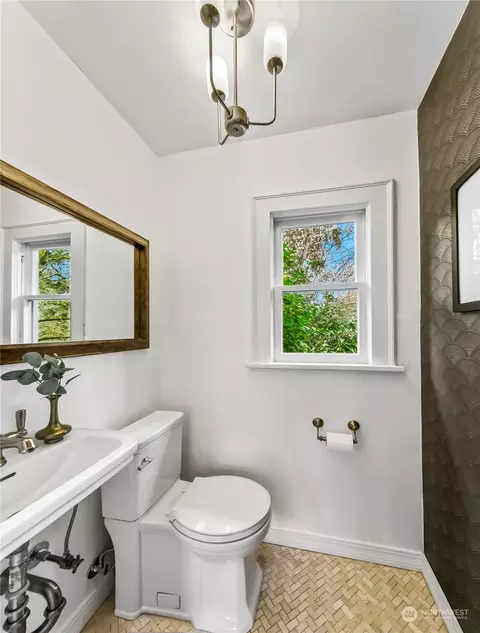 2616 E Interlaken Blvd, Seattle, WA 98112 photo 10