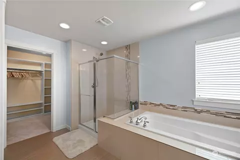Bath - 16910 35th Dr SE, Bothell, WA 98012 photo 3 of 5