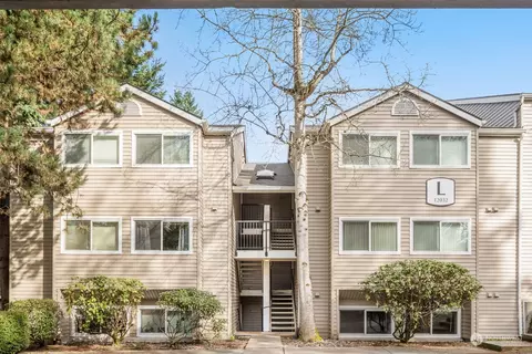 12032 100th Ave NE #L102, Kirkland, WA 98034