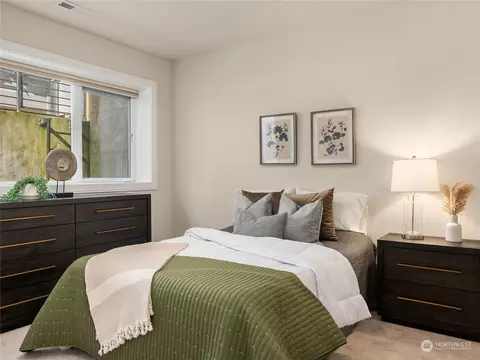 Bedroom - 335 22nd Ave E, Seattle, WA 98112 photo 5 of 5