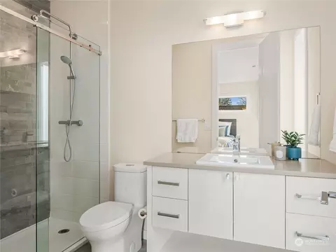 Bath - 335 22nd Ave E, Seattle, WA 98112 photo 5 of 7