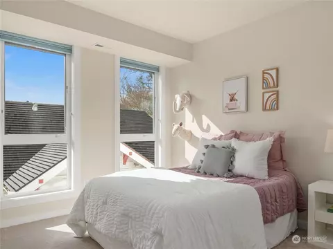 Bedroom - 335 22nd Ave E, Seattle, WA 98112 photo 4 of 5