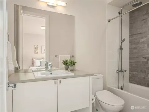 Bath - 335 22nd Ave E, Seattle, WA 98112 photo 6 of 7