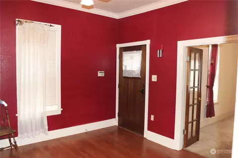 Entry Way - 2105 Rucker Ave, Everett, WA 98201 photo 2 of 2