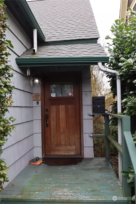 Entry Way - 2105 Rucker Ave, Everett, WA 98201 photo 1 of 2