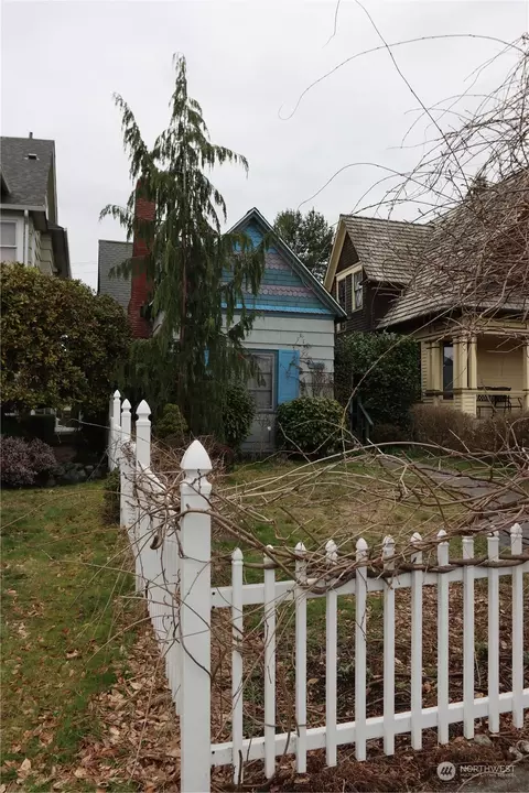 Exterior - 2105 Rucker Ave, Everett, WA 98201 photo 4 of 8