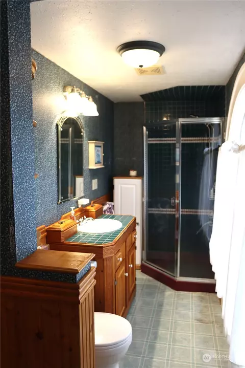 Bath - 2105 Rucker Ave, Everett, WA 98201 photo 1 of 1