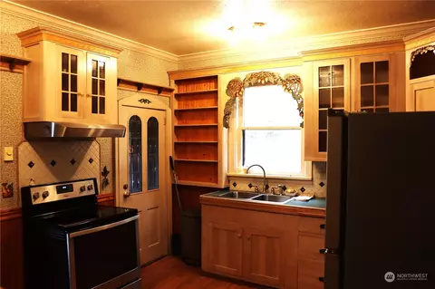 Kitchen - 2105 Rucker Ave, Everett, WA 98201 photo 2 of 3