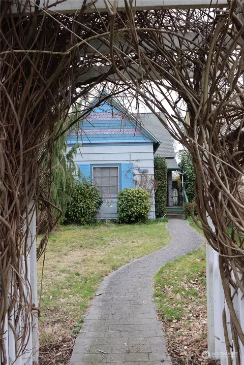 Exterior - 2105 Rucker Ave, Everett, WA 98201 photo 2 of 8
