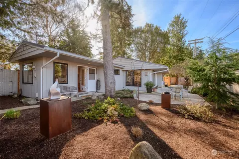 116 N 3rd St, La Conner, WA 98257