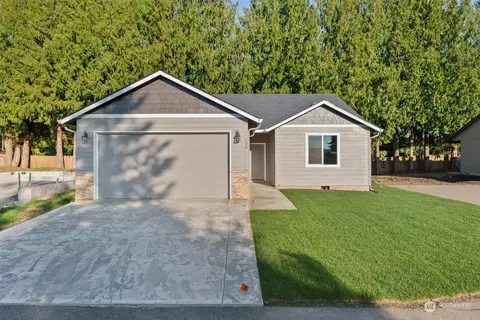 138 Heights Ln, Onalaska, WA 98570