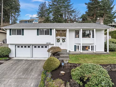 1508 Woodside Dr, Fircrest, WA 98466
