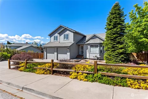 2415 Highland View Dr, East Wenatchee, WA 98802