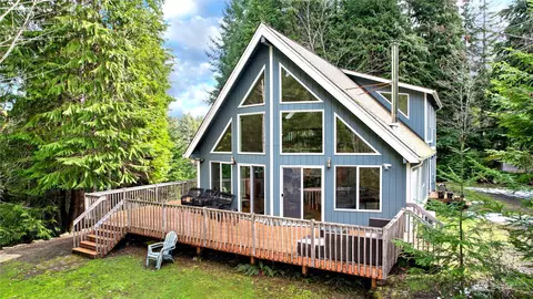 530 N Standstill Dr S, Hoodsport, WA 98548