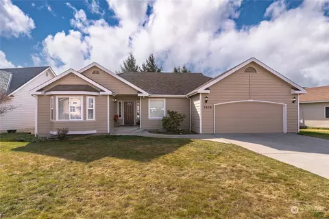 1810 Manhattan Dr, East Wenatchee, WA 98802
