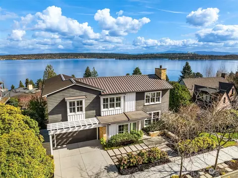 4530 52nd Ave NE, Seattle, WA 98105
