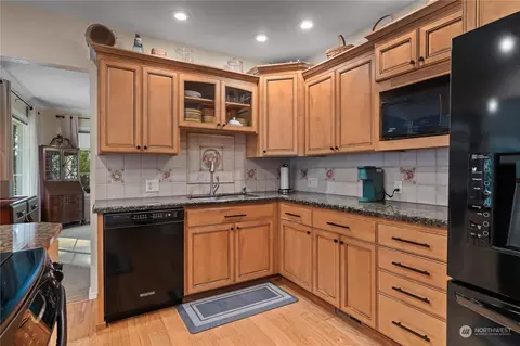 Kitchen - 38011 238th Ave SE, Enumclaw, WA 98022 photo 2 of 4