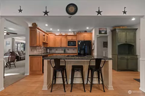 Kitchen - 38011 238th Ave SE, Enumclaw, WA 98022 photo 1 of 4