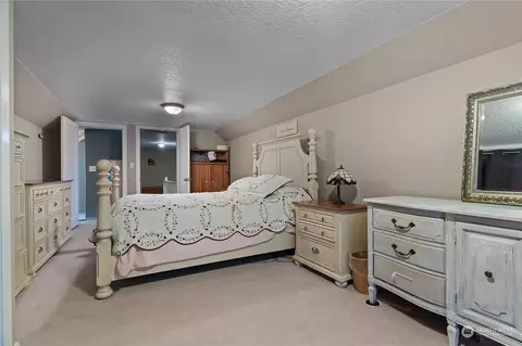 Bedroom - 38011 238th Ave SE, Enumclaw, WA 98022 photo 1 of 2