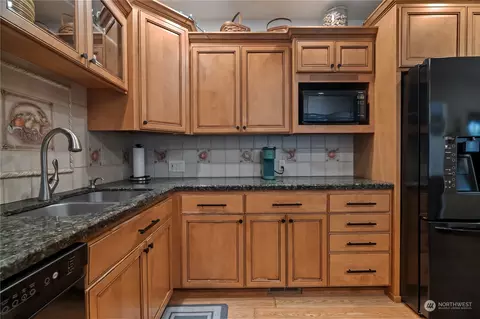 Kitchen - 38011 238th Ave SE, Enumclaw, WA 98022 photo 3 of 4