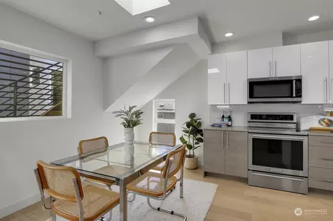 720 Summit Ave E, Seattle, WA 98102 photo 6